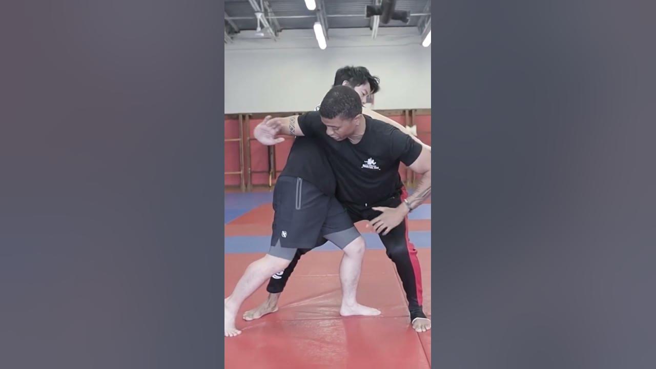 How Capoeira Counters The Cross #shorts #capoeira