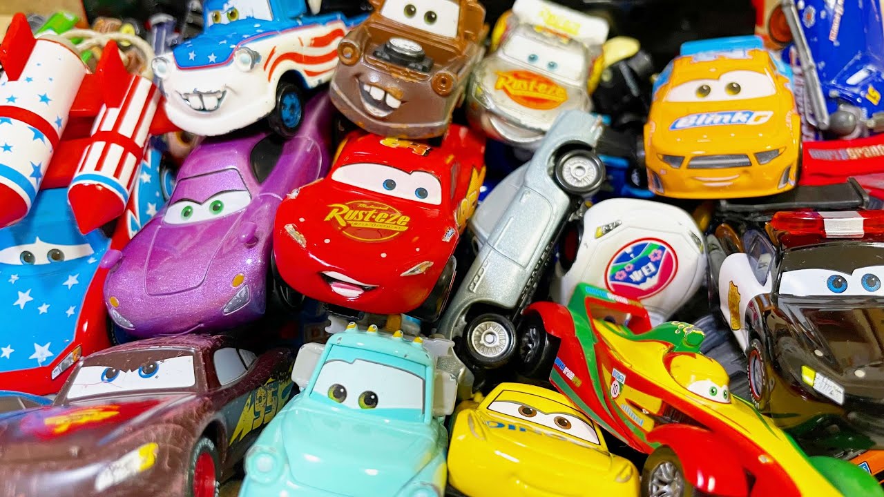 【トミカカーズ】おもちゃのライトニング・マックィーンとクルーズ・ラミレスを探す！