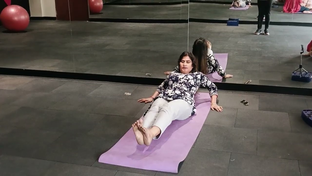 FIT WITH SONIKA PANCHAL IT'S YOGA TIME aawo sub fit ho jaye kuch yoga ke saath 