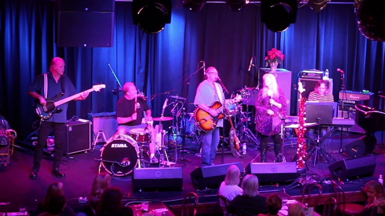 Four Sue Band Coach House