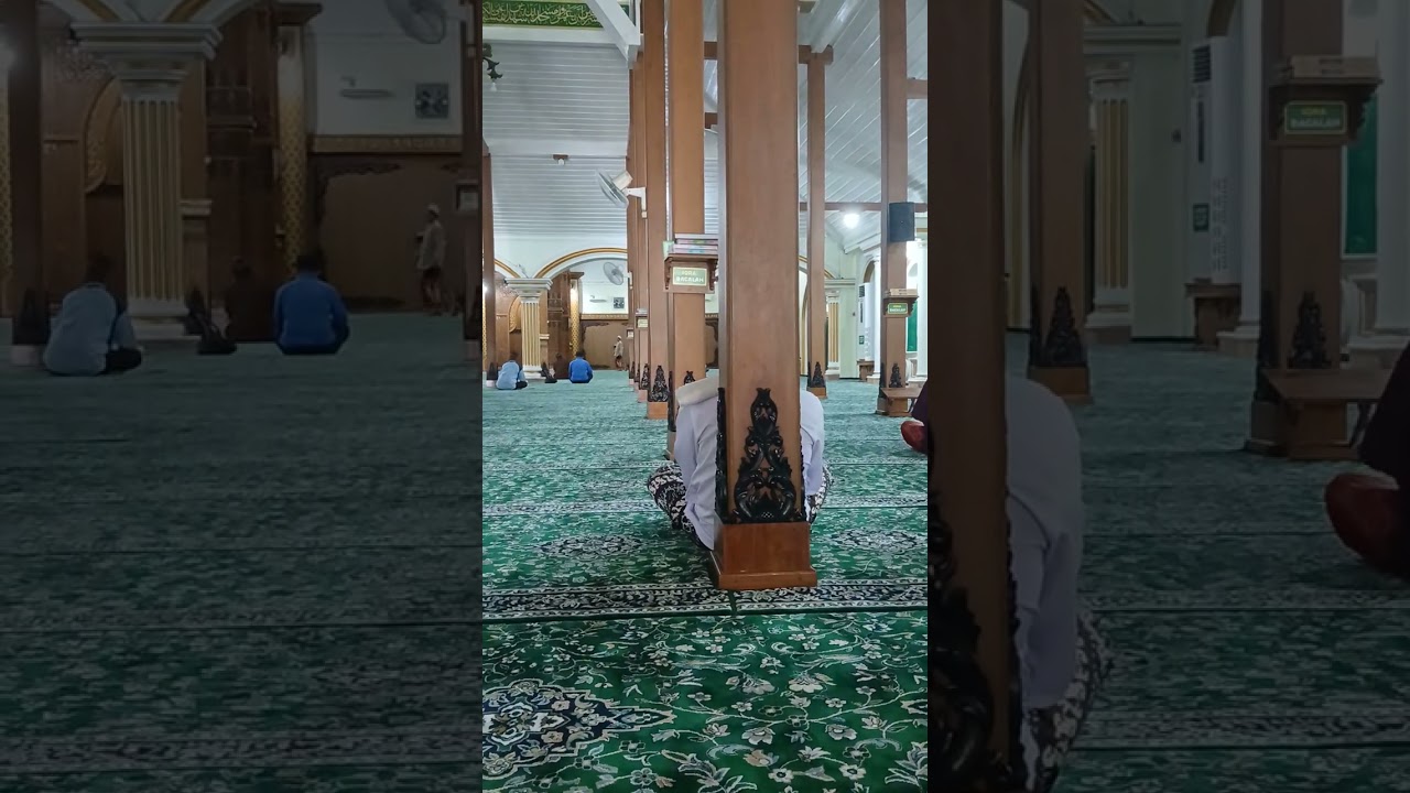 ADZAN MERDU DIMASJID AGUNG 