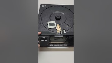 Kodak 4400 with Projection Lens and Extra Bulb