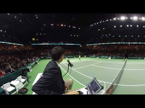 Rondkijken in 360 graden met een umpire tijdens het ABN Amro-tennistoernooi