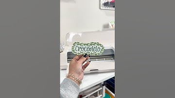 🎄Who doesn’t love a good font?We’ve got 3 free faves for you — available for a limited time! 🎁