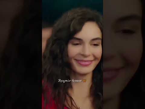 كيف لا تبتسم من قلبها وهو يعشق التراب التي تمشي عليها