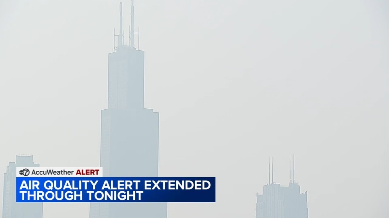 Wildfire smoke from Canada prompts Air Quality Alerts in Chicago - YouTube