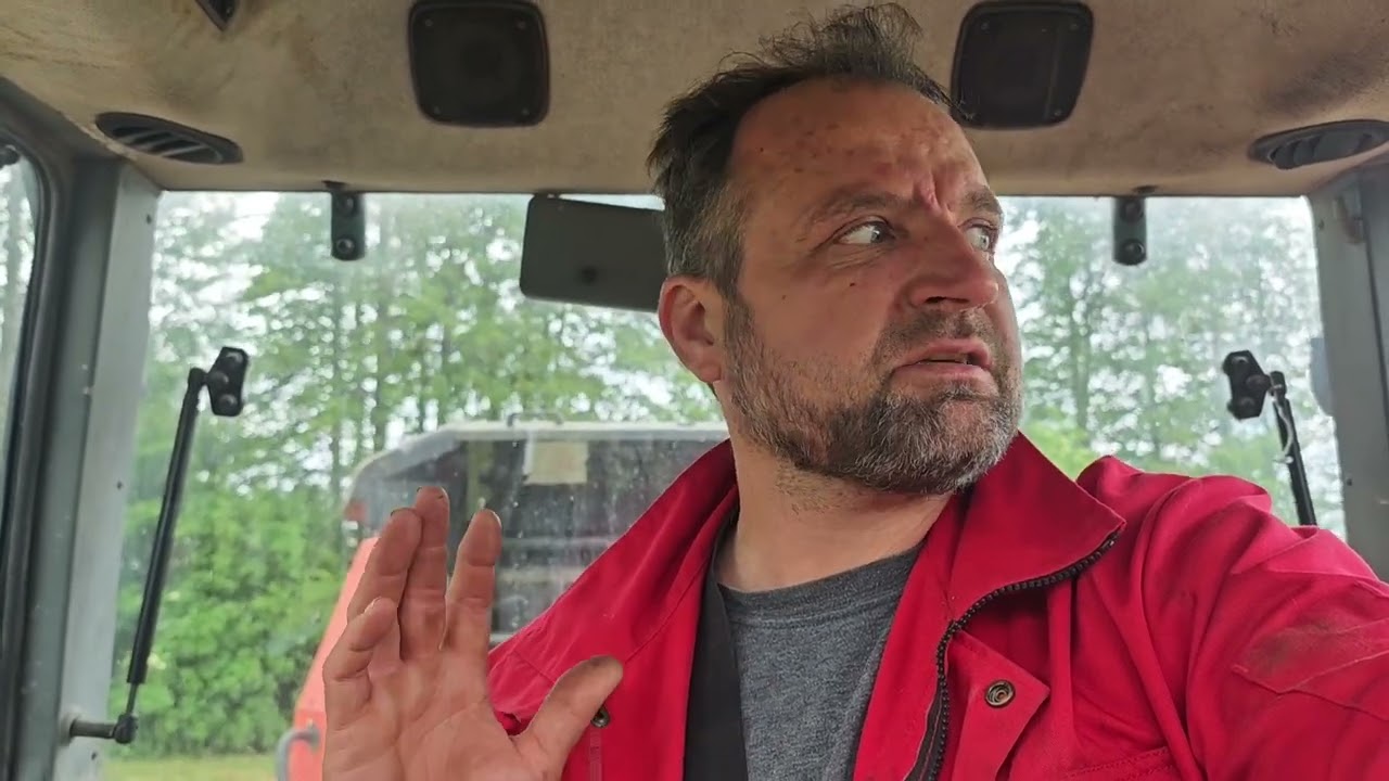 Pirmā siena rullēšana šogad un atkal ne bez ķibelēm😉