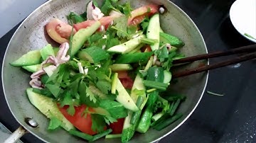 Mực Xào Dưa Leo Và Cà Chua - Món Ngon Gia Đình. Stir-Fried Squid With Cucumber And Tomatoes