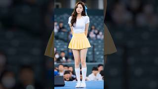 Kang Ha-ni, who looks like a cheerleader Aya figure