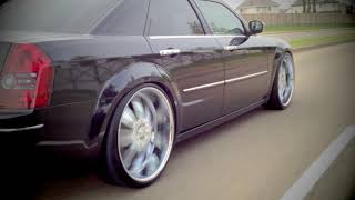 2010 Chrysler 300 on 24s Rollin
