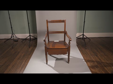 Take a closer look at Dickens's Commode