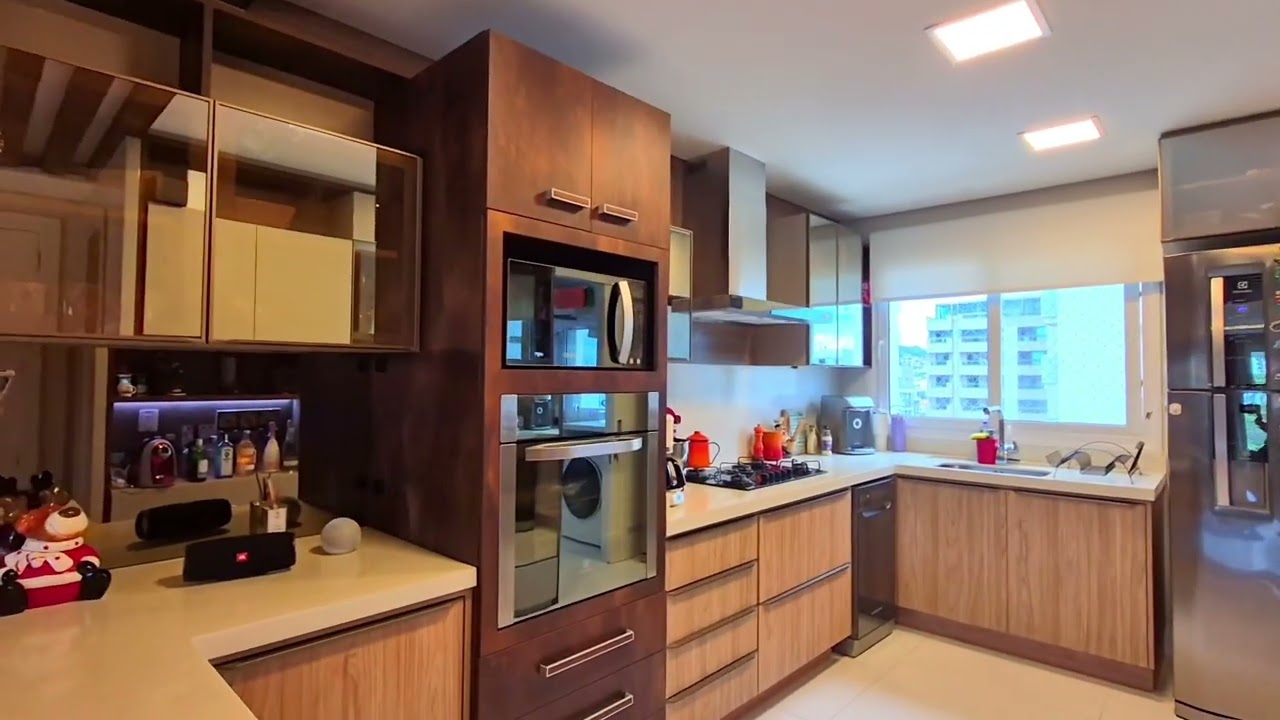 Apartamento de Luxo em Florianópolis | Agronômica | 3 Suítes | Vista Parcial do Mar