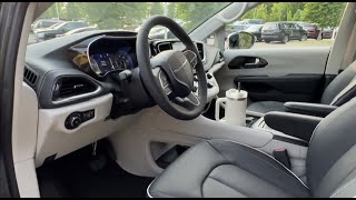 2023 Chrysler Pacifica Limited FWD: Interior | Car Conversations