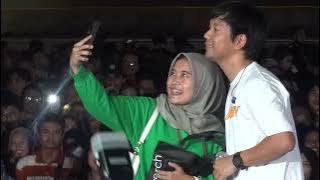 Download lagu Dmasiv Bagikan Merchandise Buat Penonton Yang Ulang Tahun pada Tanggal 20 Mei pas konser di sarinah