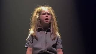 Calma por Sofi Oscos - Quiet en español - Matilda el musical - Teatro Gran Rex Argentina 2023