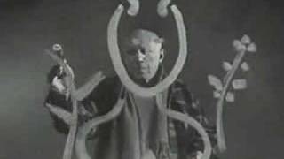 Pablo Picasso Paints On Glass (1949) - @Flashbak 8 video
