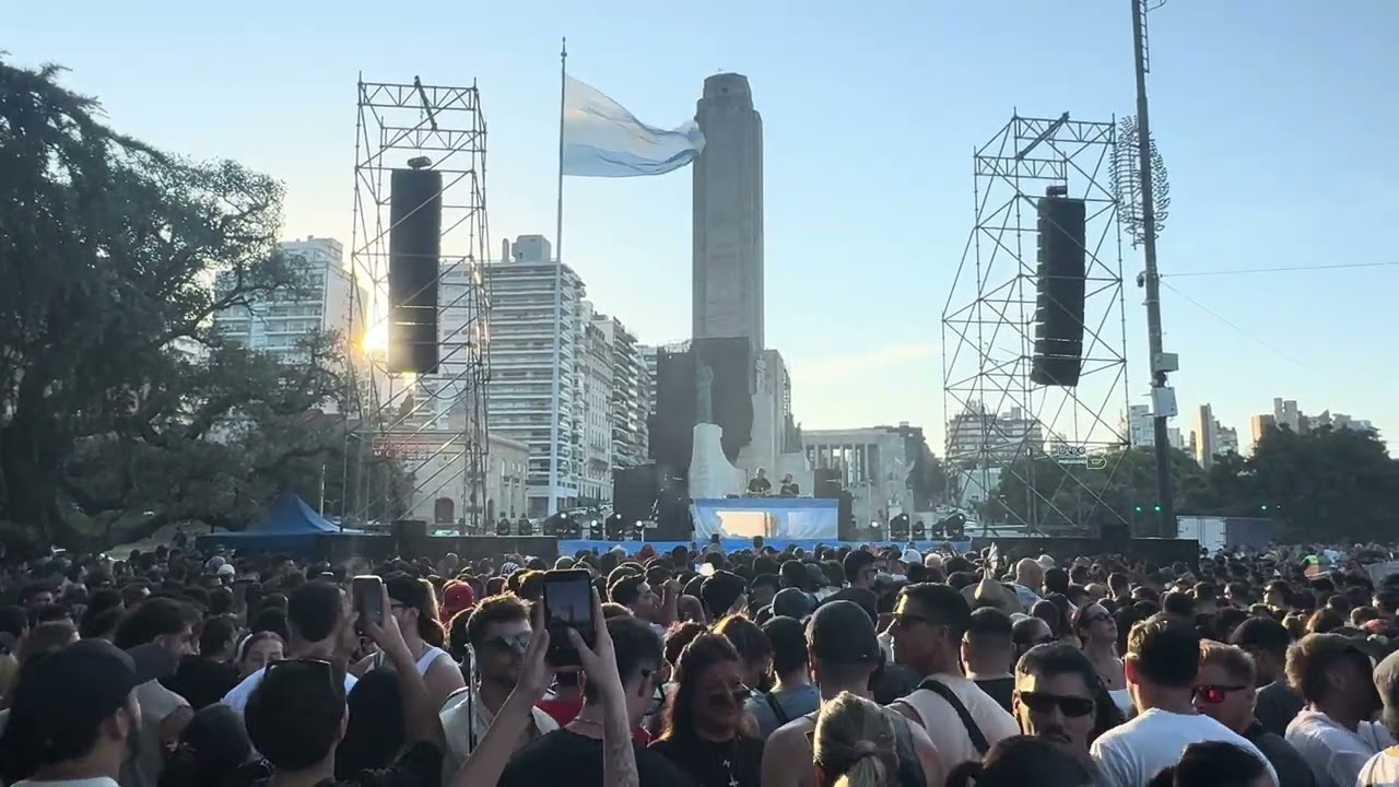 John Digweed - Monumento de  la Bandera Rosario @johndigweed #rosario @ladob #dance #johndigweed 