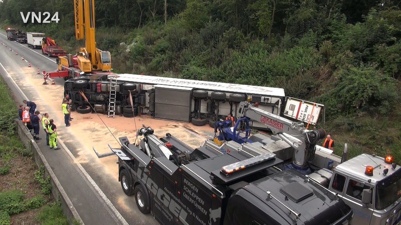 03 .08.2021 - VN24 - Грузовик с 19 тоннами картофеля фри перевернулся на автостраде A1