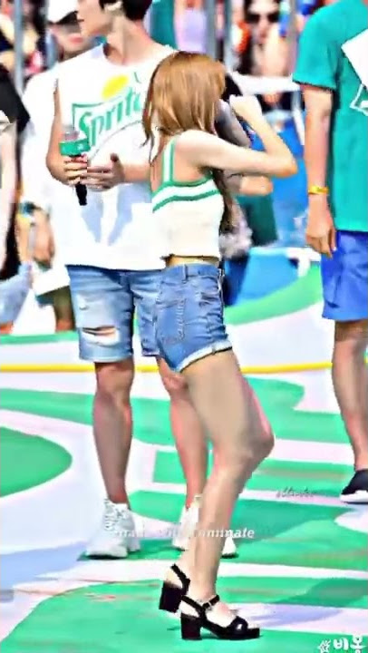 OMG 😱😱😱 Lalisa 🥵 cuteness & crazy dance fullscreen whatsapp status #shorts #video #blackpink