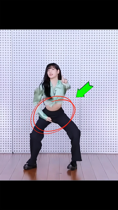 Lisa teaches a step to students #shorts #blackpink #ytshorts #edit