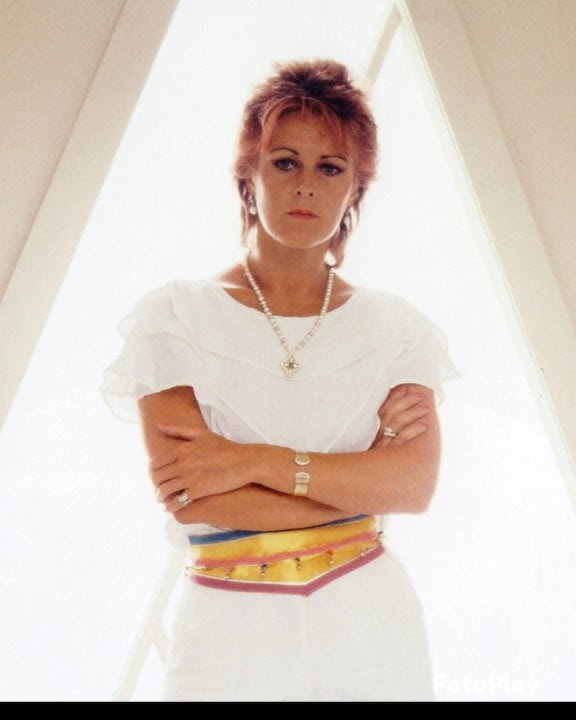 Anni-Frid Lyngstad's fabulous Something's Going On fashion!