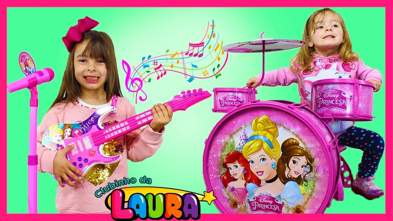 Laurinha e Helena brincando de cantar musicas - Jéssica Godar e ...