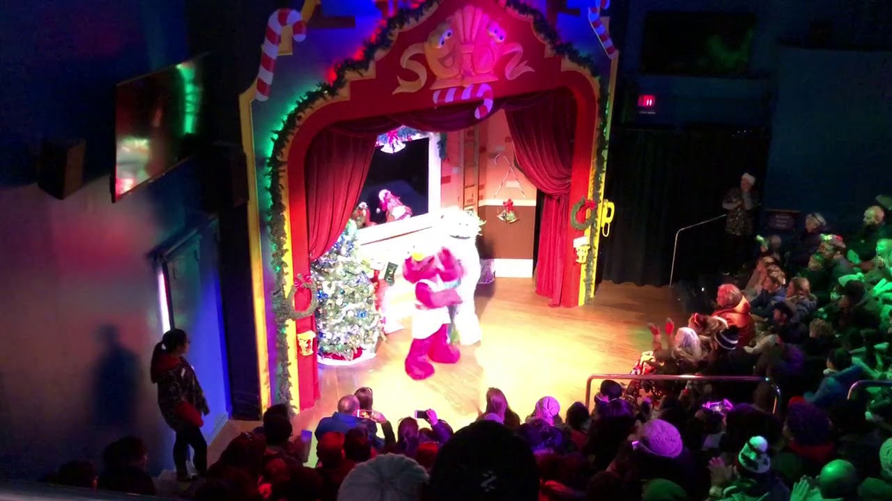 ElMO THE MUSICAL CHRISTMAS! SESAME PLACE! A VERY FURRY CHRISTMAS! - YouTube