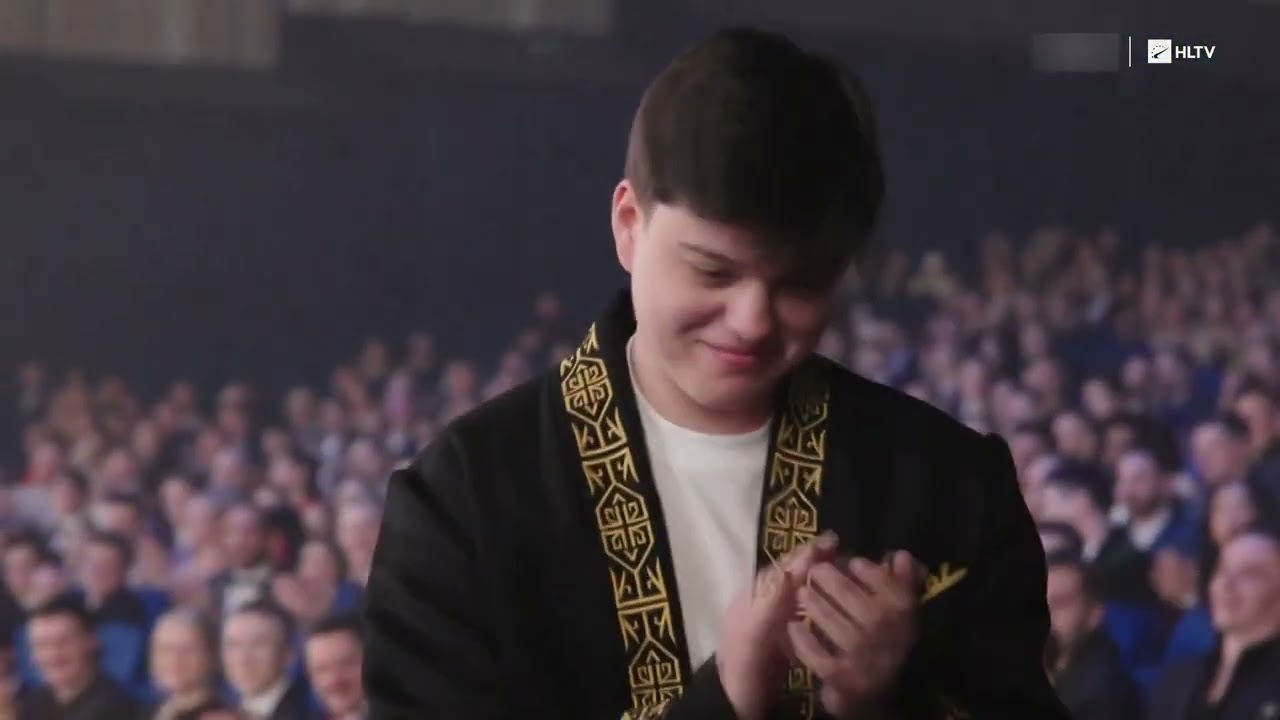 Molodoy  conquista o premio O Novato do Ano PT-BR legendado