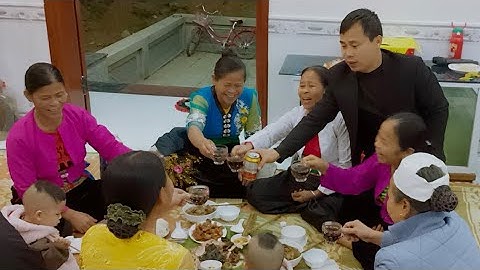 mâm cơm cúng gia tiên ngày mùng một Tết, và những câu chúc tết hay và ý nghĩa của người mường
