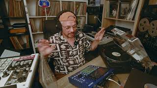 Finding samples with the Akai  MPC One and making a beat