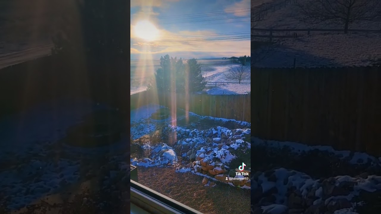 Like glitter falling from the sky✨️❄️ 