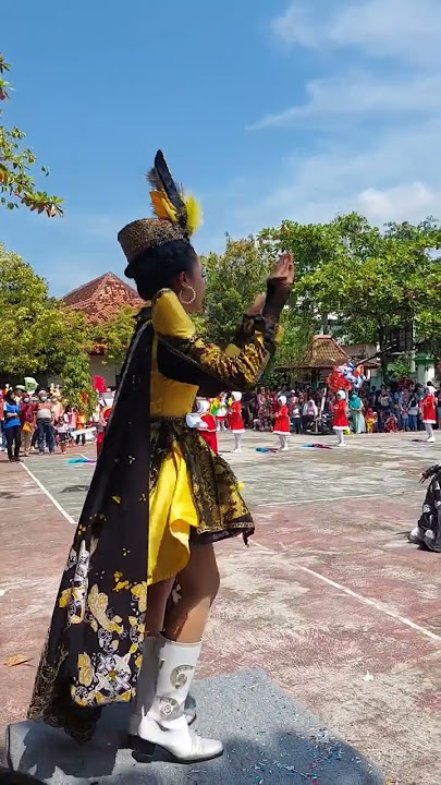 Viral Atraksi Mayoret Cantik Lomba Drum Band Blora