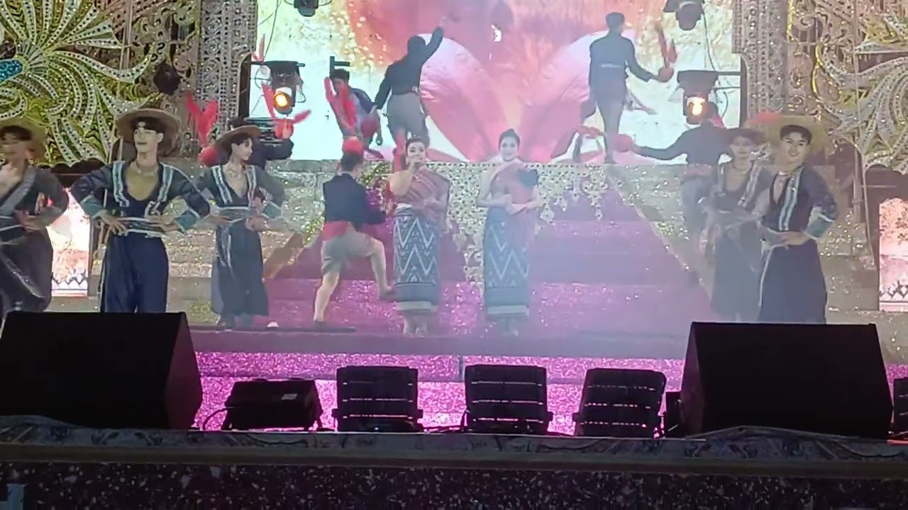 ดอกแสบงบานเต็มเวที