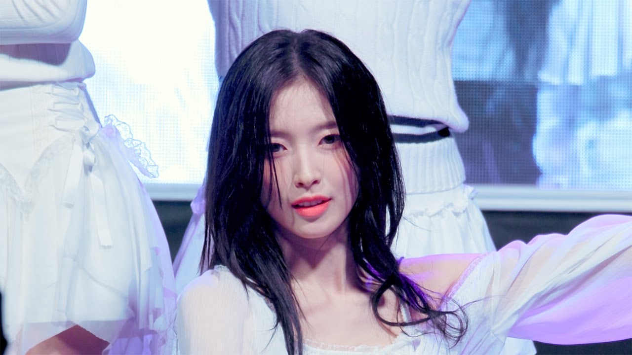 240926 오마이걸 아린 ARIN - Dolphin (돌핀)  세로 직캠 @ 안양대 축제 | Plumia (4K 60p)