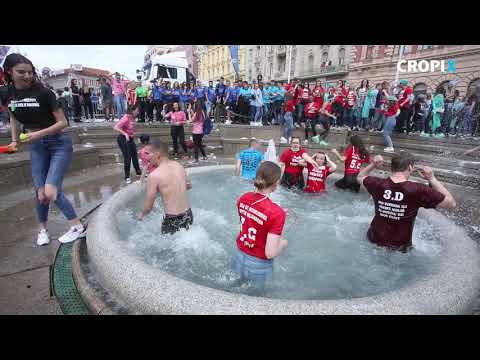 Neki maturanti kraj škole proslavili kupanjem u Manduševcu