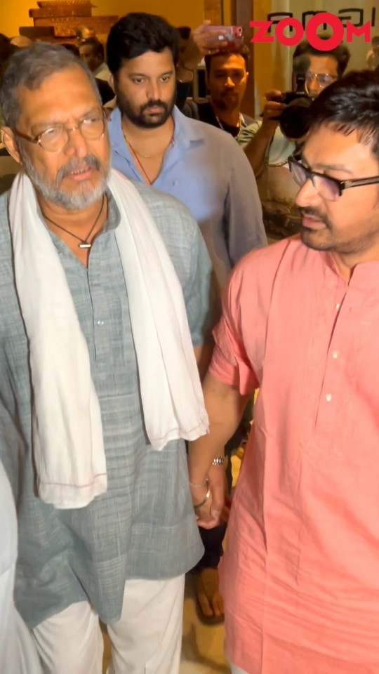 Aamir Khan HOLDS Nana Patekar's hand as they arrive to promote 'Vanvaas' #shorts #aamirkhan