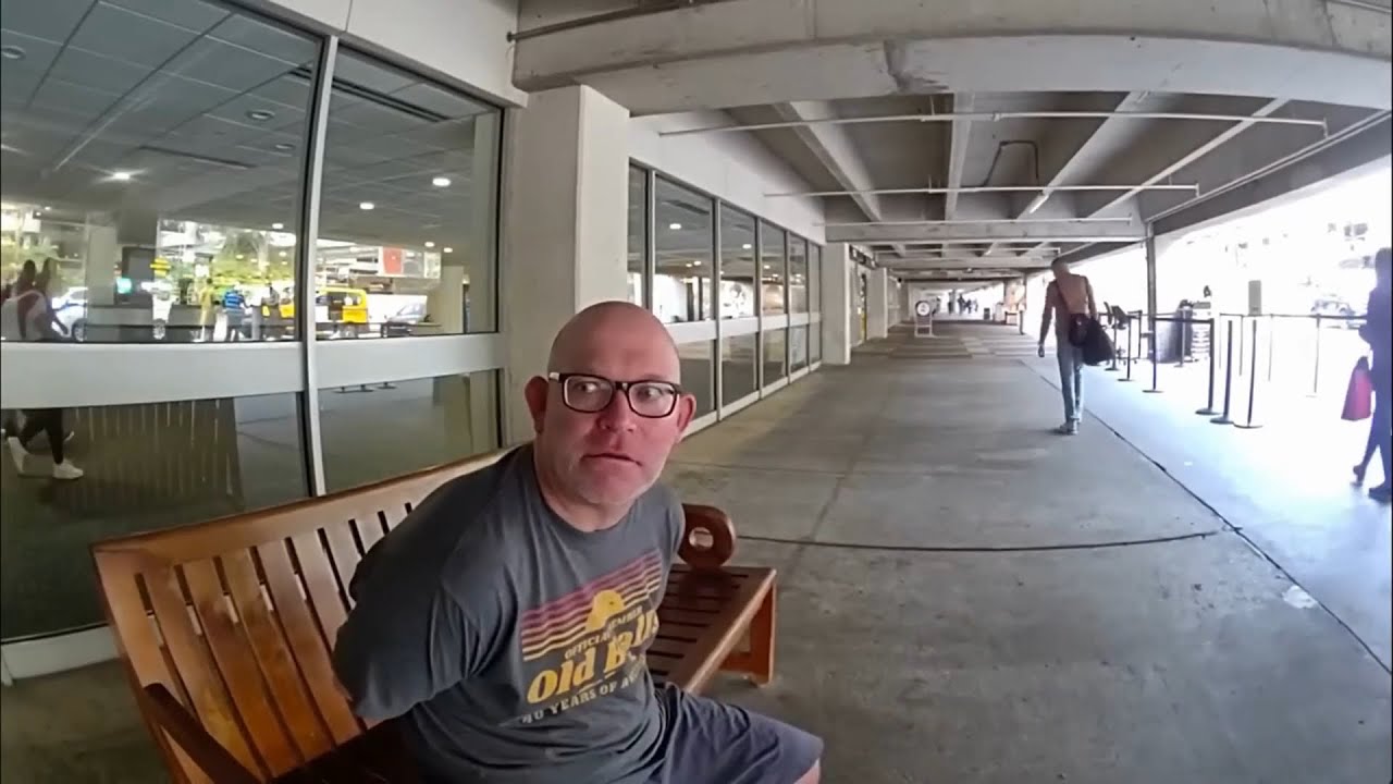 Vacation Shattered Police Intervene in Shuttle Bus Domestic Violence