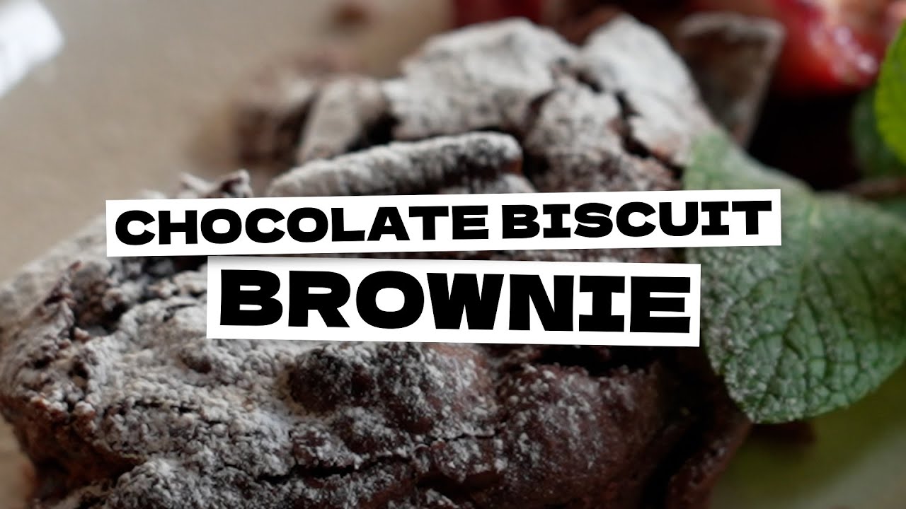 Пирожное-брауни с печеньем для романтического вечера.