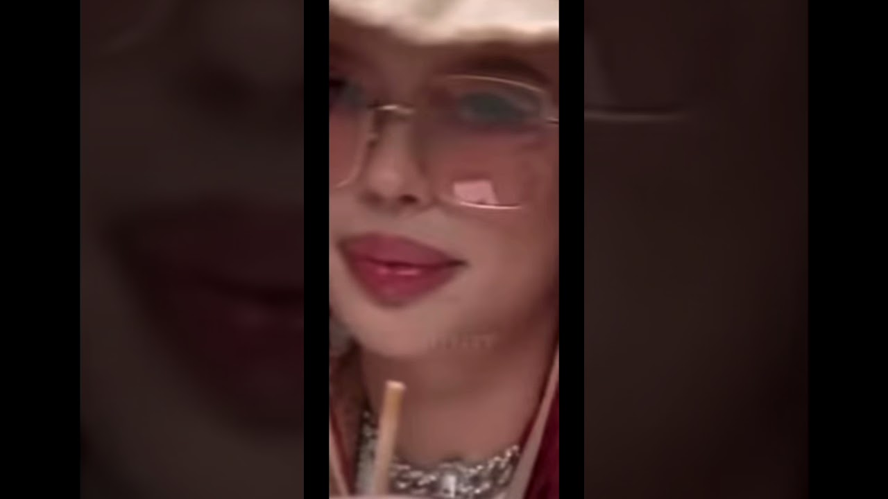 инстасамка макияж красный. инстасамка в голосе 2024. инстасамка 2023 подстриглась. инстасамка 2022. голова инстасамки.