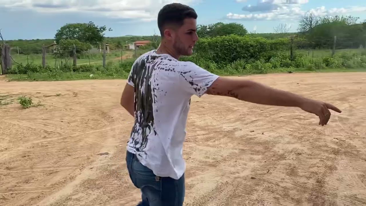 O REI ME DEU UM BANHO DE ÓLEO QUEIMADO