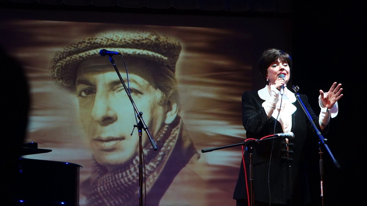 Г.Беседина читает стихи Е.Евтушенко "Всегда найдется женская рука ...