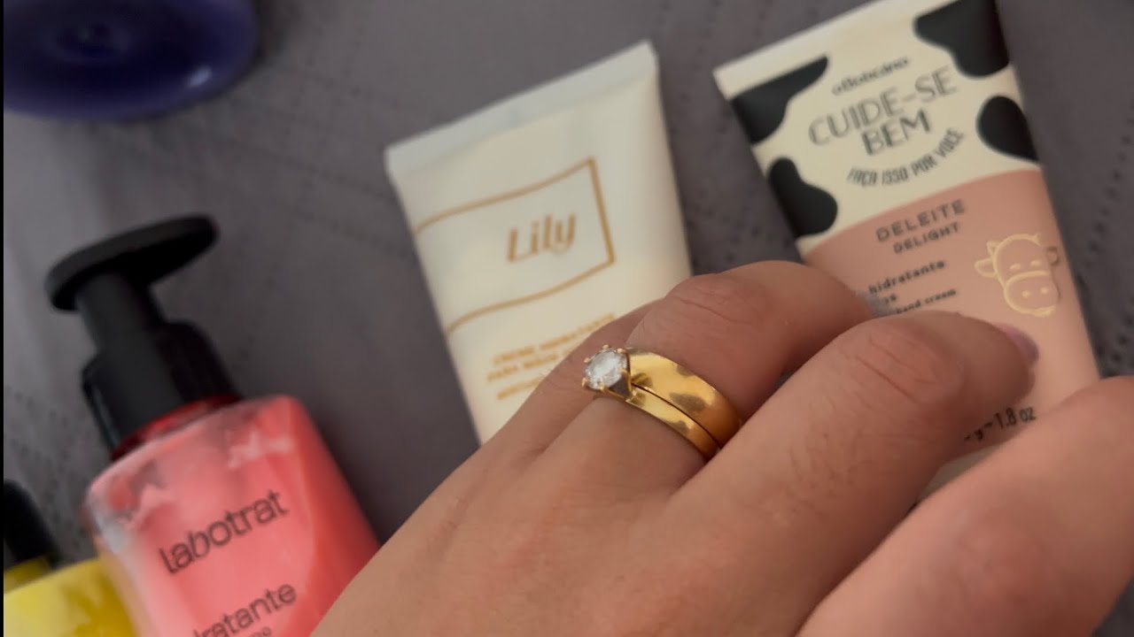 ASMR caseirinho mostrando meus perfumes e cremes (barulho de creme na mão e muito tapping)