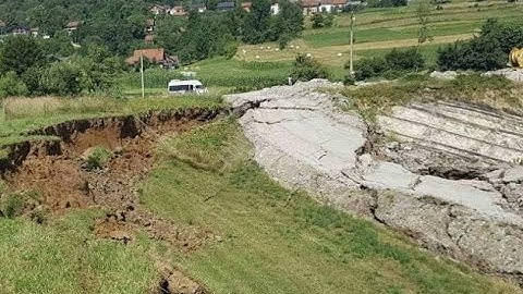 Ko štiti firmu "Lager" koja uništava vakufsku imovinu i domove ljudi u okolici Sanskog Mosta?!
