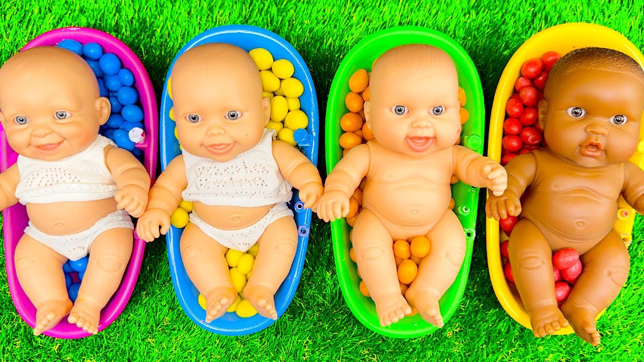 Satisfying 4 Color BathTubs Full of Candy Skittles & M&M's with Shark