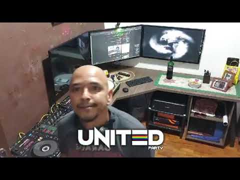 Putar Stand Up - Edson Pride