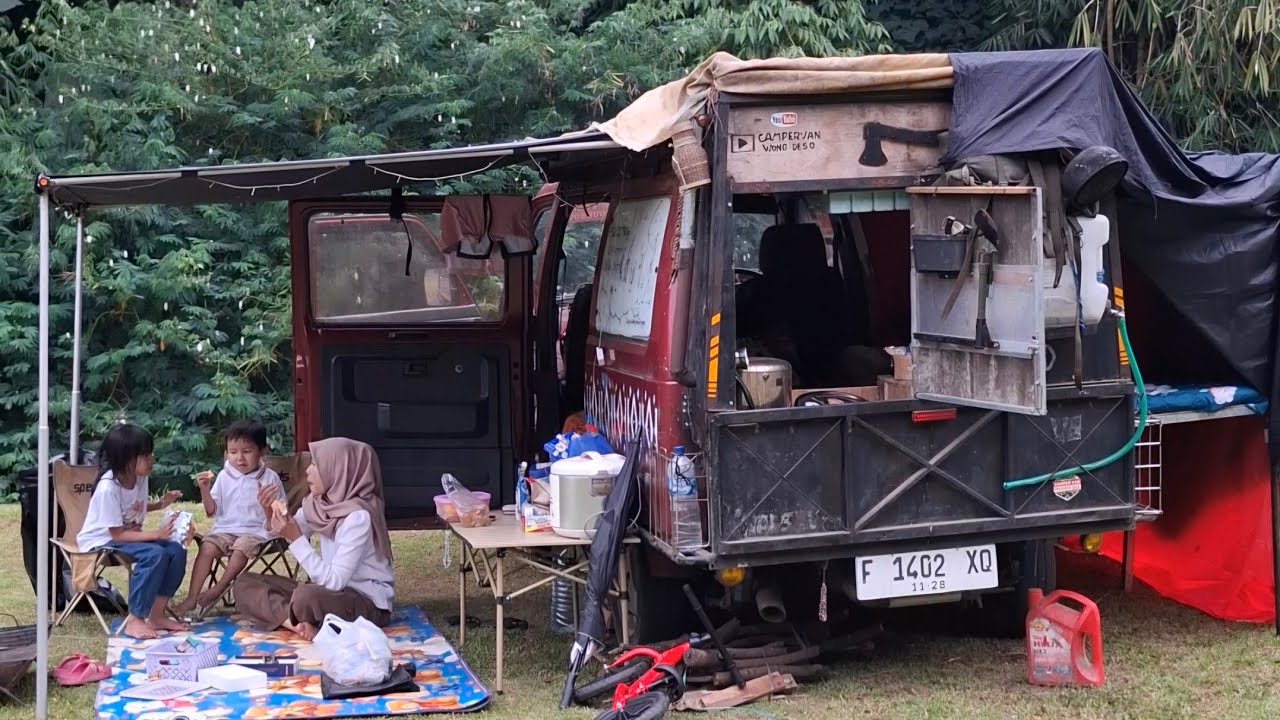 Camping sekeluarga di Lembah yang Asri