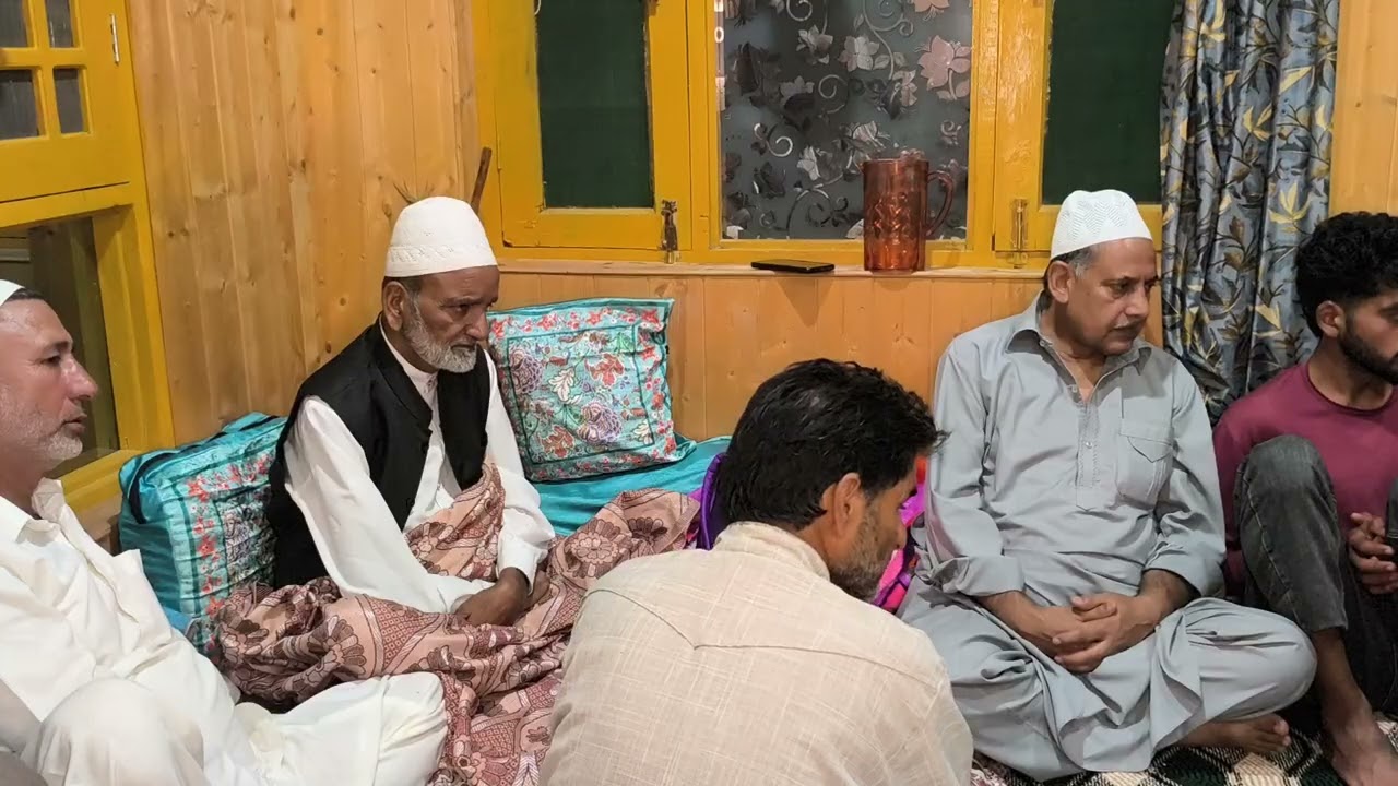 Kashmiri singer Hamid Marg peer Baba lashkara Tergam ganastan followers.... 