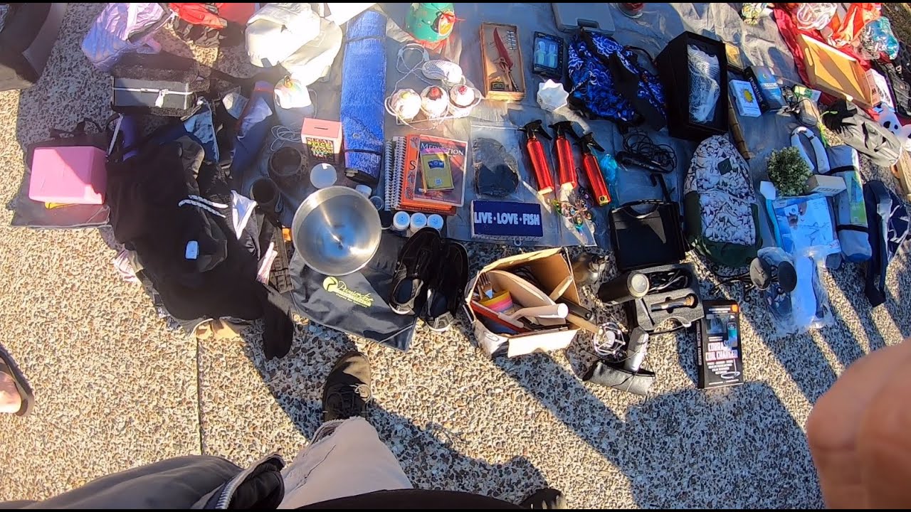 GARAGE SALE / YARD SALE DAY WE FIND SOME LEGO AND OTHER GOODIES