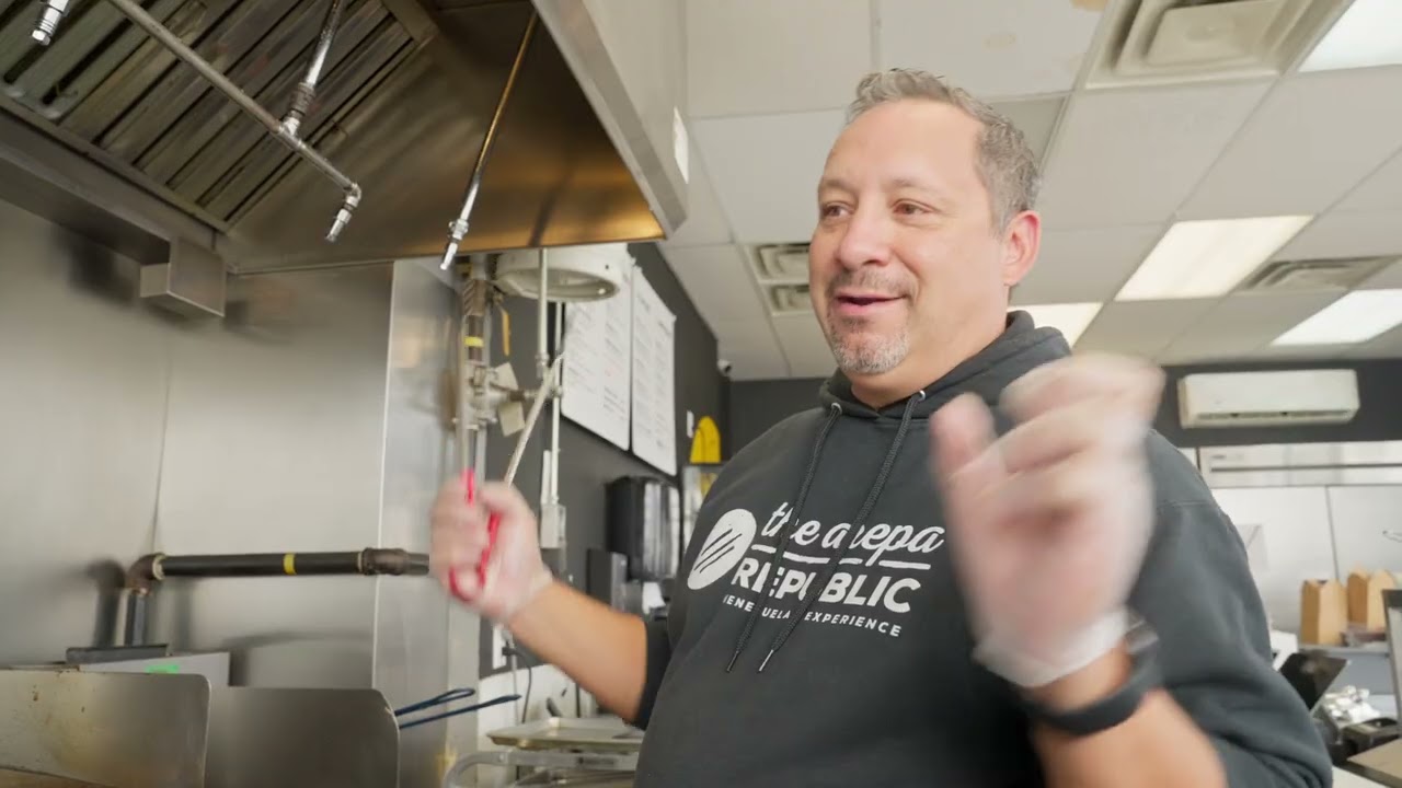 FOOD TRUCK'N EATS  S.1  E. 1 featuring The Arepa Republic