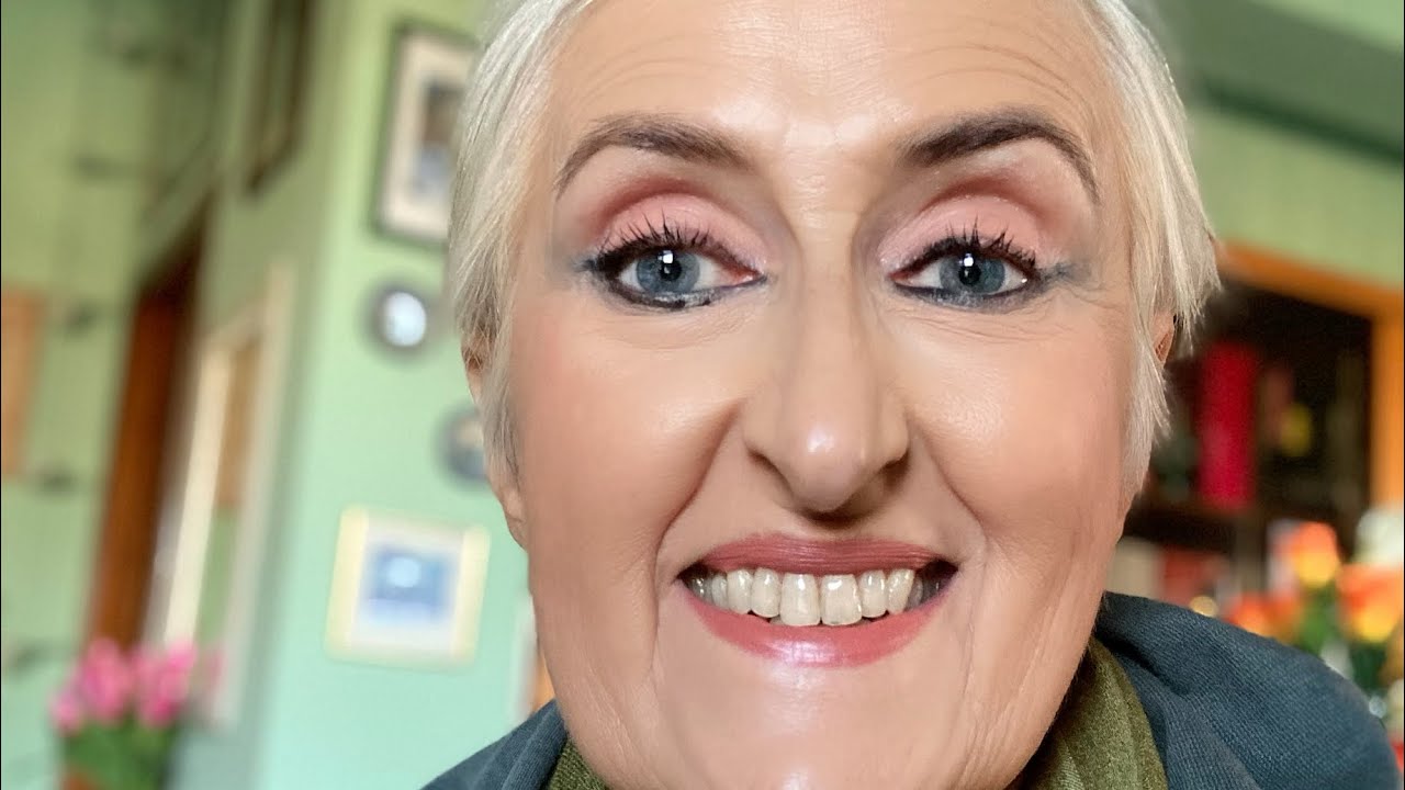 Si può fare un look Siren eyes su occhio maturo ma soprattutto voi vedete sirene in questo video?